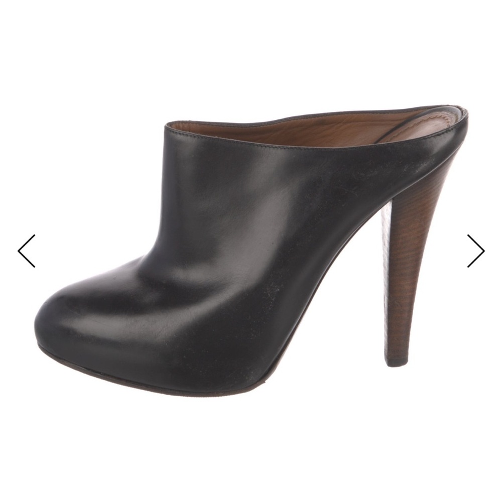 Yves Saint Laurent Rive Gauche
Leather Mules